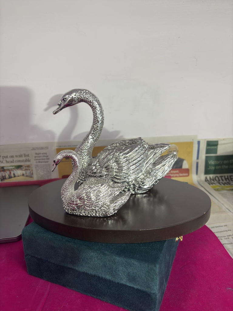 [KDC-DEC-0200] Decorative Figure - Swan Family 7 Inch
